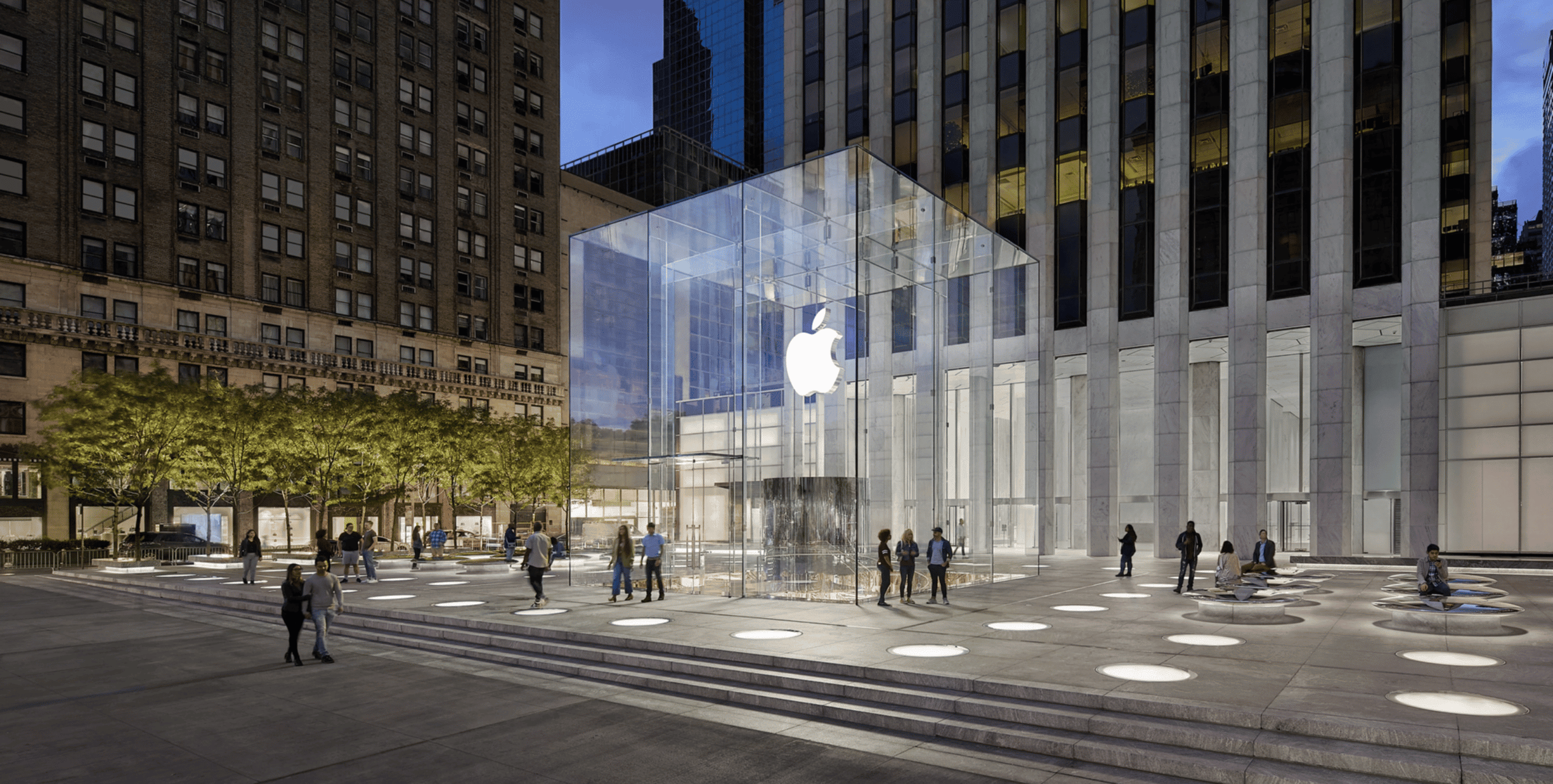 Fifth Avenue Apple